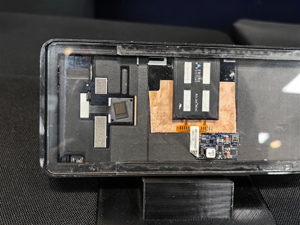 揭秘全球首个固态主动散热AirJet：区区25mm8g！风扇热管都洗洗睡吧(图11)