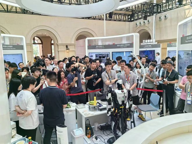 PG平台添可精彩亮相华为开发者大会2024引领智能家电AI技术创新应用新潮流(图3)