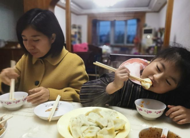 一家4口一夜之间死亡3人调查期间警察差点中招都因电风扇?(图3)