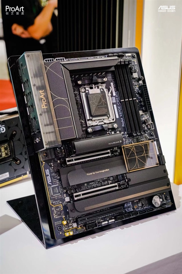 PG平台华硕X870主板领衔多款ProArt、WS主板惊艳BIRTV2024(图2)