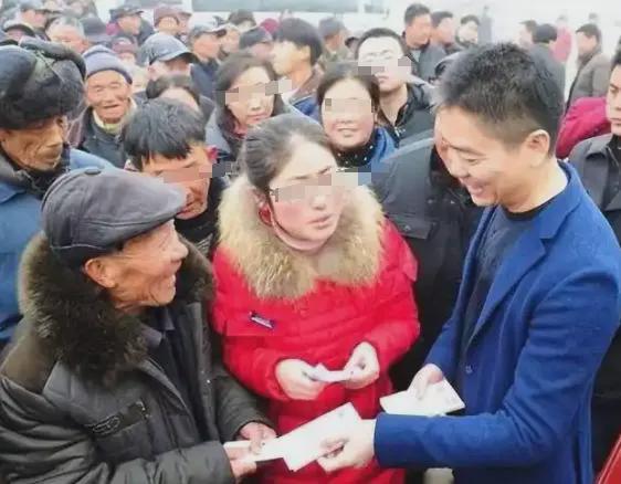 PG电子平台刘强东又给老家发现金60以上老人发1万！村民：以后不发也感恩(图8)