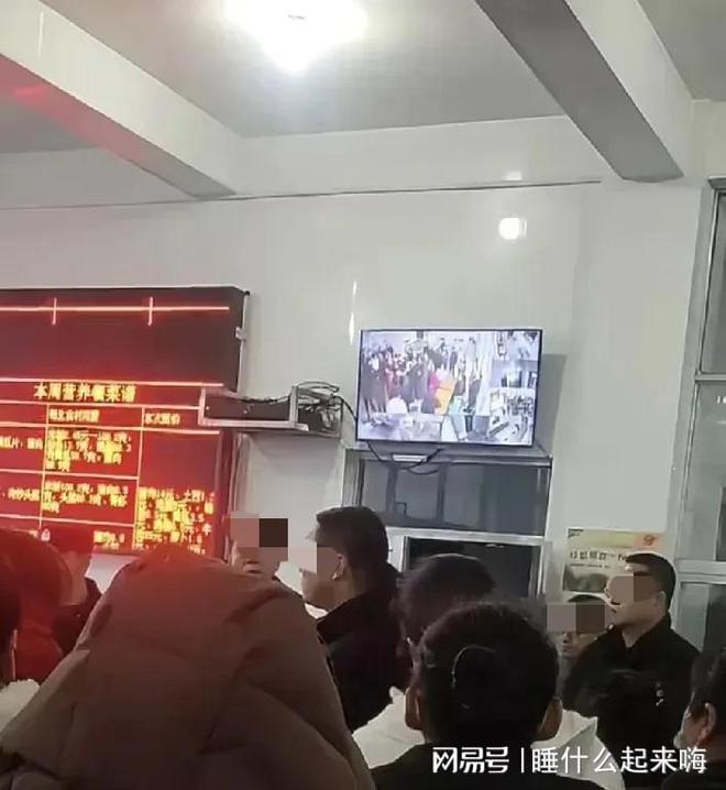 太炸裂！辽宁某校被曝给学生吃狗食桶剩菜菜叶有牙印回应(图12)