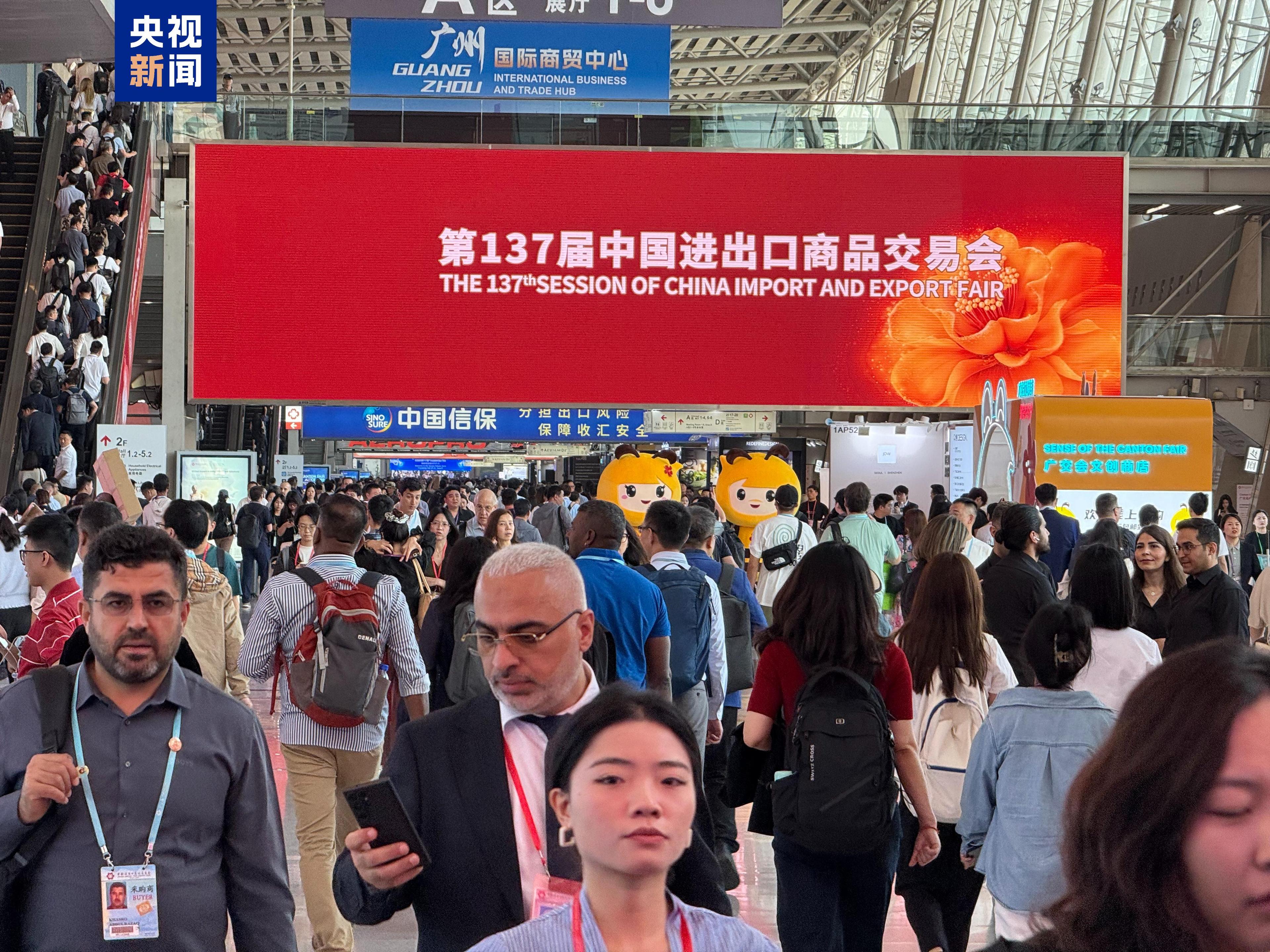 最新！广交会机器人专区客流量爆棚这些产品成为展会焦点！多名外商表示“不会受美国关
