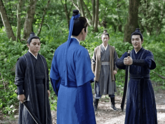 王子奇新剧穿帮镜头小风扇意外入镜