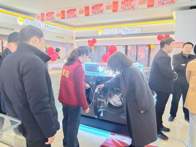 PG电子平台江苏首店！苏宁零售云联手供销社推动新家电下乡(图3)