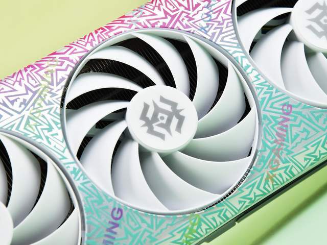 2K小钢炮性能、散热俱佳索泰RTX5060Ti8GXGAMINGOC评测(图4)