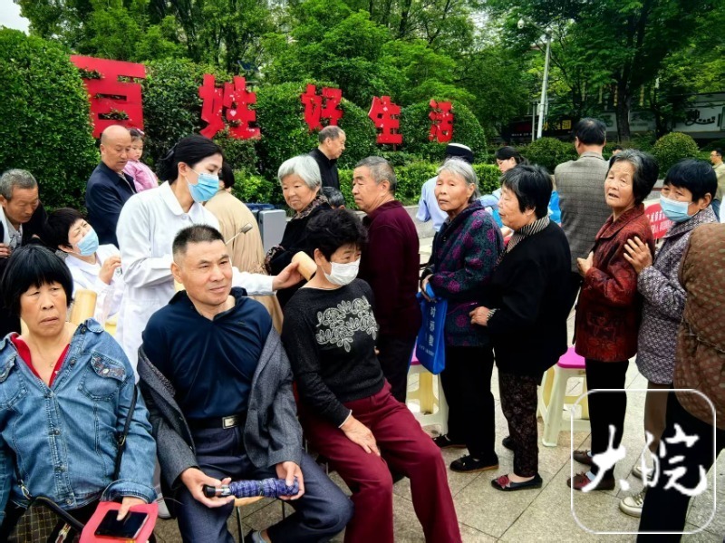 文艺搭台、服务唱戏、民心升温——阜南县“文明集市”打造家门口的惠民盛宴(图1)