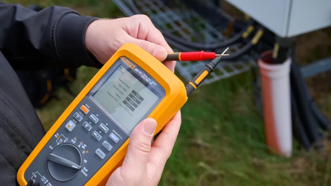 PG平台【风电运维】福禄克283FC登场高空作业测量更需“自检”保障(图1)