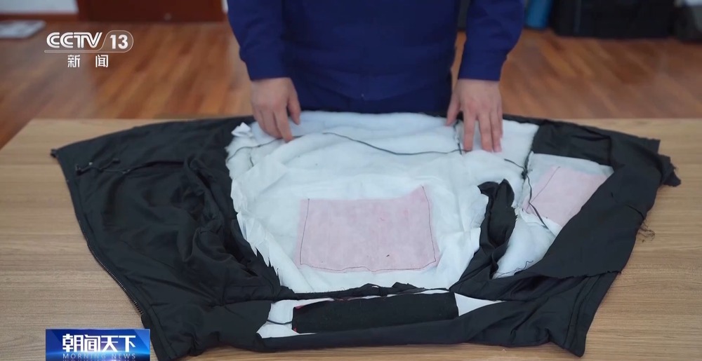 PG电子网站丨御寒“神器”电加热衣走红专家教你如何安全使用→(图6)