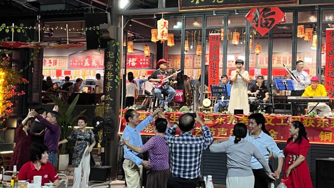 网红老茶馆挤满老年人(图5)