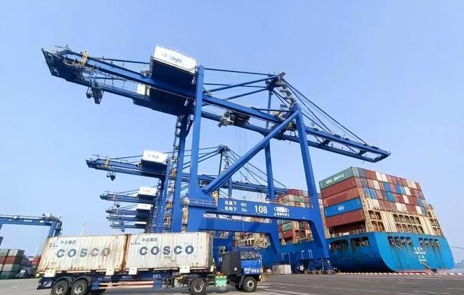 PG电子网站海南封关引爆全网！新加坡中转降11%中国改写全球贸易格局(图11)