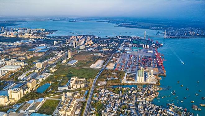 PG电子网站海南封关引爆全网！新加坡中转降11%中国改写全球贸易格局(图17)